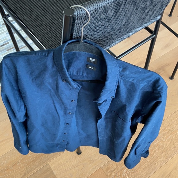 Uniqlo Men’s Slim Fit Button Down Shirt - Picture 3 of 3